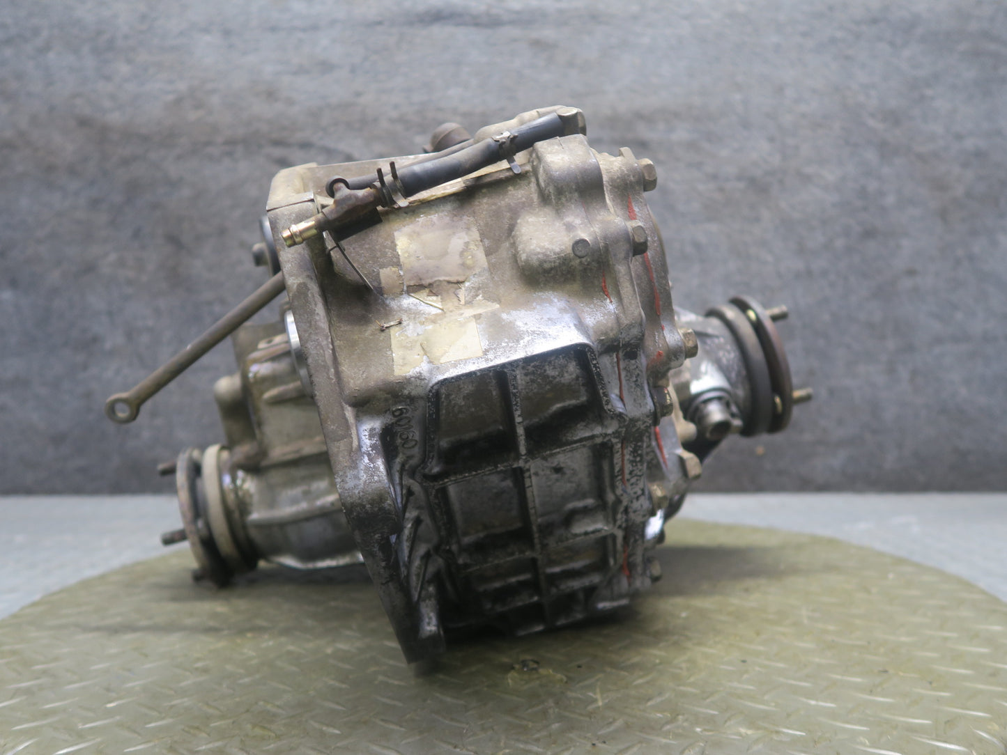 1991-1992 Toyota Land Cruiser FJ80 A/T 4.0L Transfer Case Assembly
