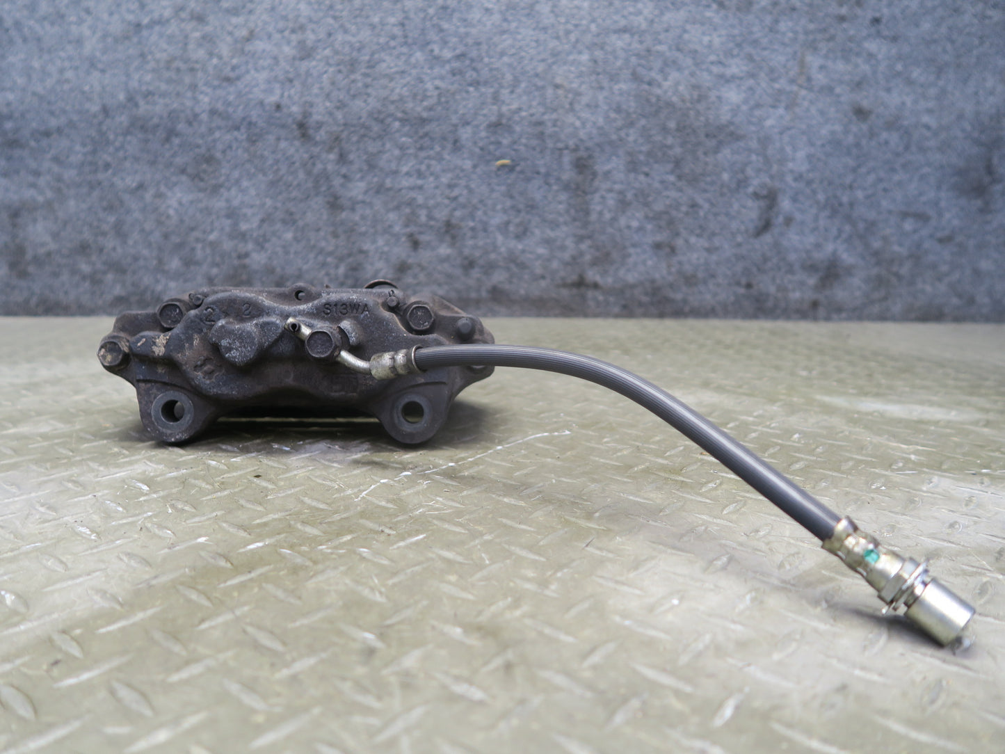 1991-1992 Toyota Land Cruiser FJ80 Front Left & Right Brake Caliper Set of 2