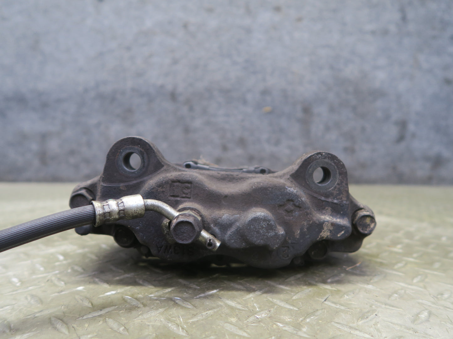 1991-1992 Toyota Land Cruiser FJ80 Front Left & Right Brake Caliper Set of 2