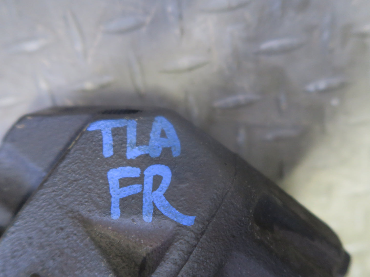 1991-1992 Toyota Land Cruiser FJ80 Front Left & Right Brake Caliper Set of 2