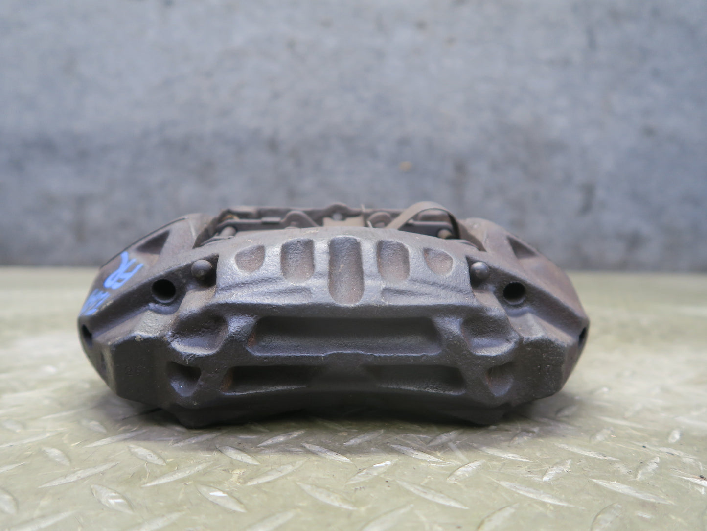 1991-1992 Toyota Land Cruiser FJ80 Front Left & Right Brake Caliper Set of 2