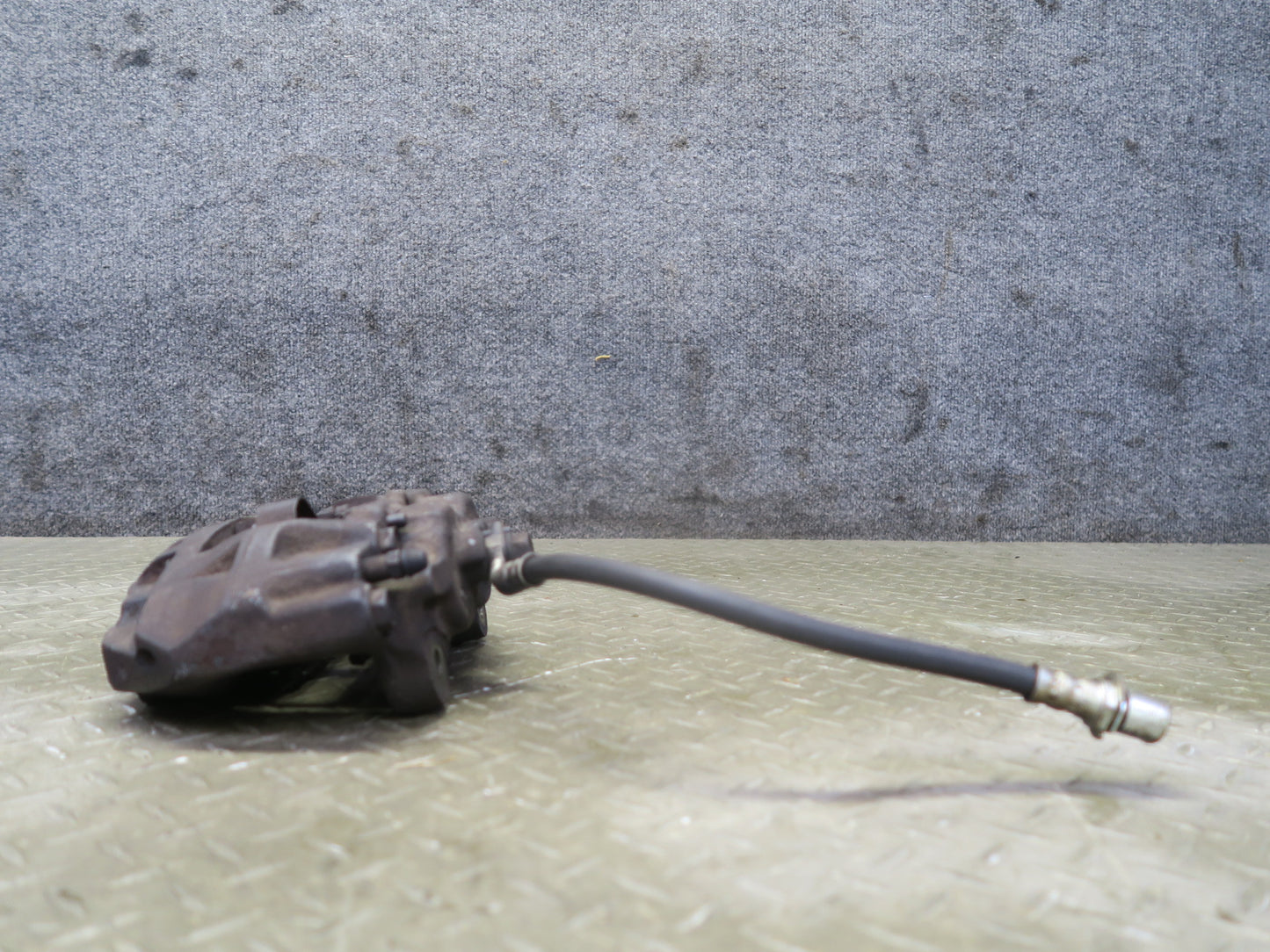 1991-1992 Toyota Land Cruiser FJ80 Front Left & Right Brake Caliper Set of 2