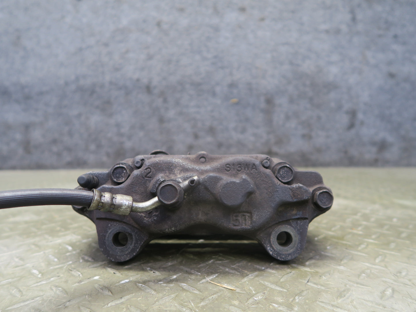 1991-1992 Toyota Land Cruiser FJ80 Front Left & Right Brake Caliper Set of 2