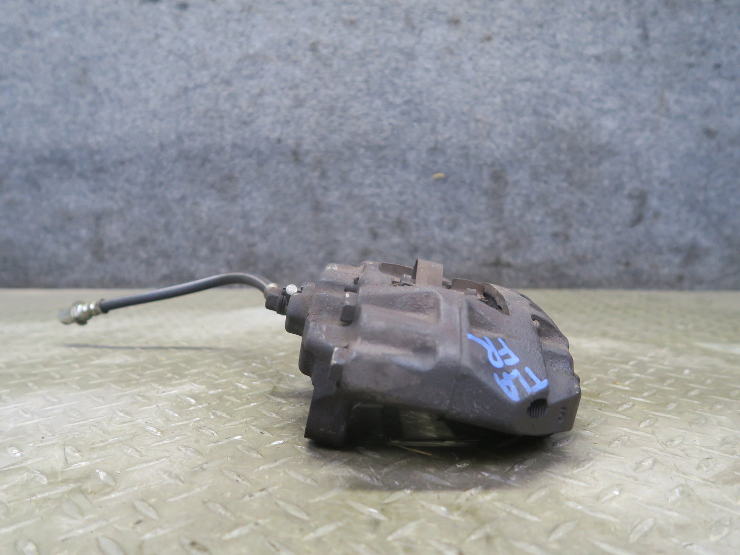 1991-1992 Toyota Land Cruiser FJ80 Front Left & Right Brake Caliper Set of 2