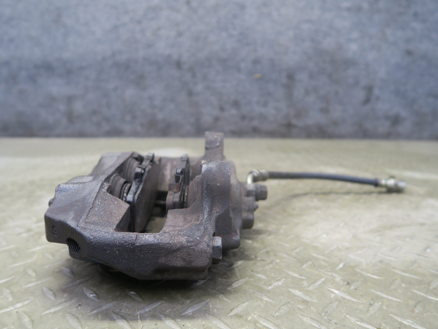 1991-1992 Toyota Land Cruiser FJ80 Front Left & Right Brake Caliper Set of 2