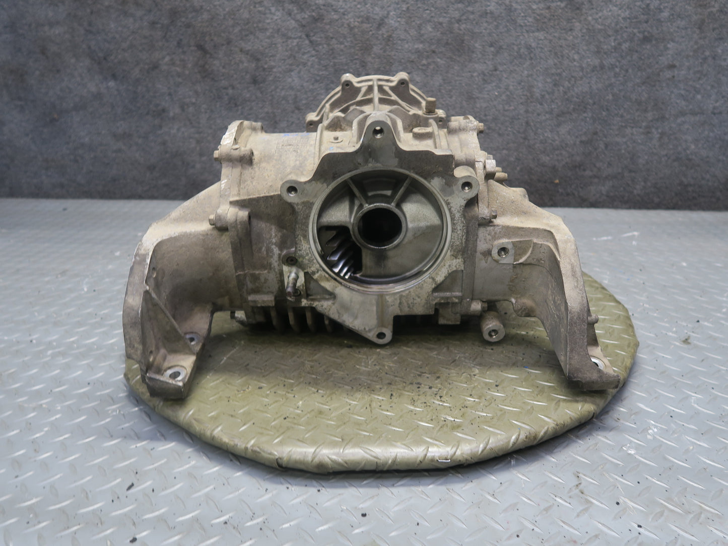 2004-2006 Cadillac XLR 4.6L Rear Differential Axle Carrier Assembly 2.93 Ratio