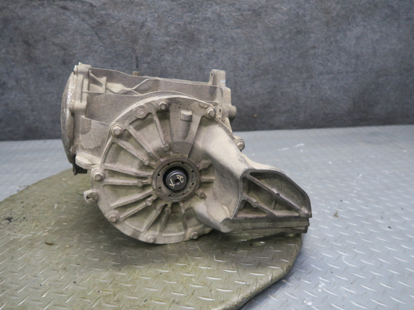 2004-2006 Cadillac XLR 4.6L Rear Differential Axle Carrier Assembly 2.93 Ratio