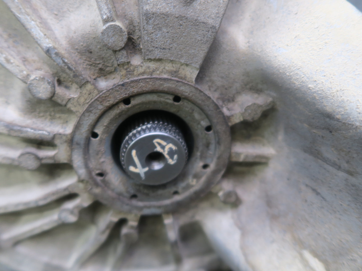 2004-2006 Cadillac XLR 4.6L Rear Differential Axle Carrier Assembly 2.93 Ratio