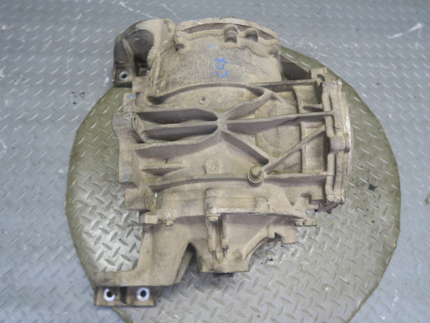 2004-2006 Cadillac XLR 4.6L Rear Differential Axle Carrier Assembly 2.93 Ratio