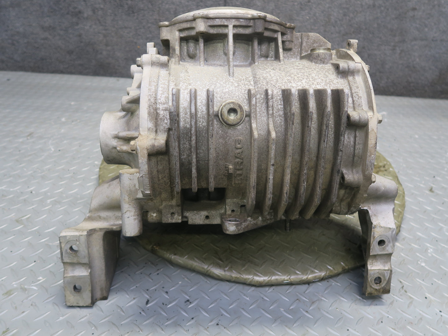 2004-2006 Cadillac XLR 4.6L Rear Differential Axle Carrier Assembly 2.93 Ratio