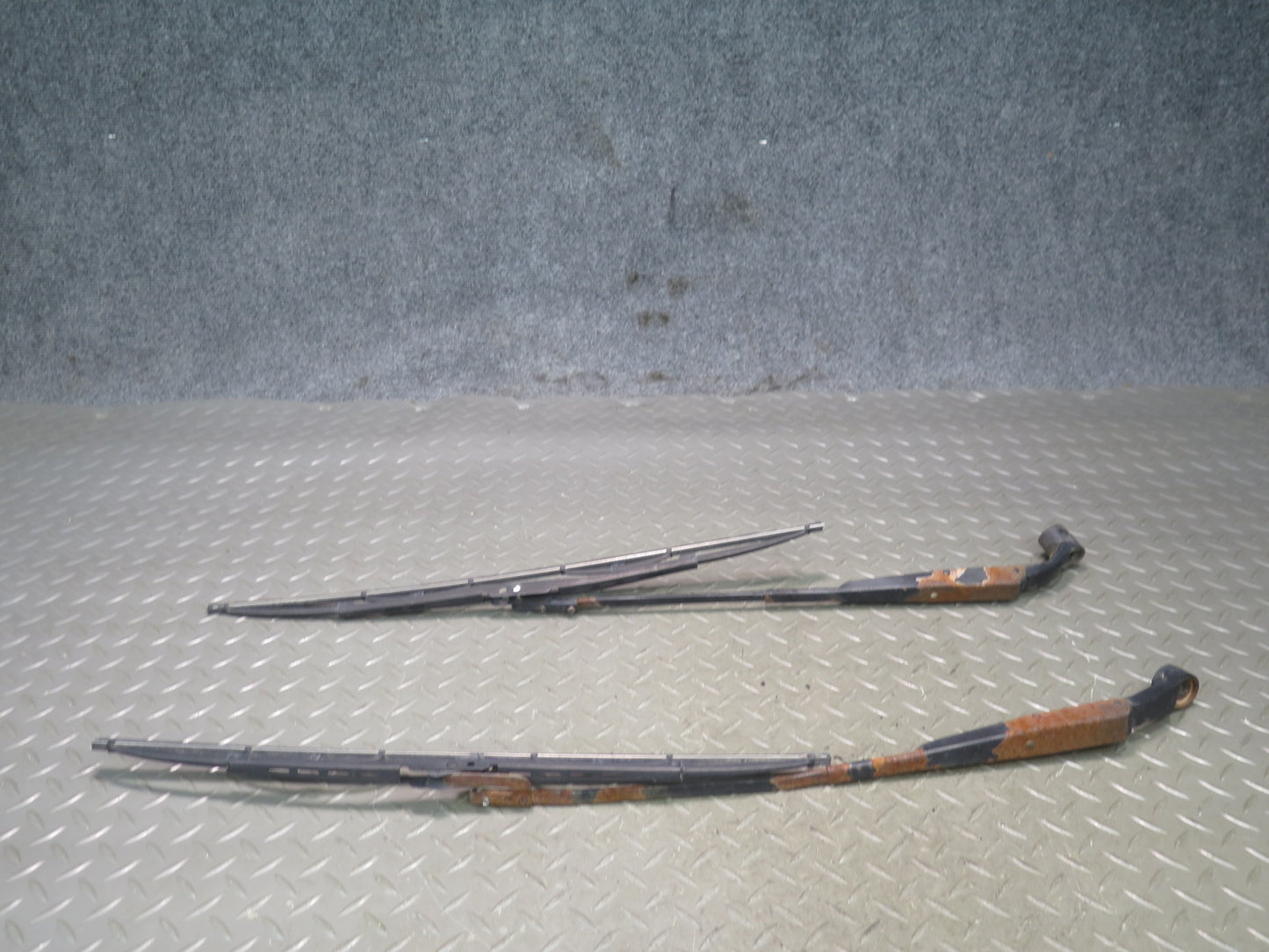 91-92 Toyota MR2 SW21L Set of 2 Left & Right Front Windshield Wiper Arm OEM