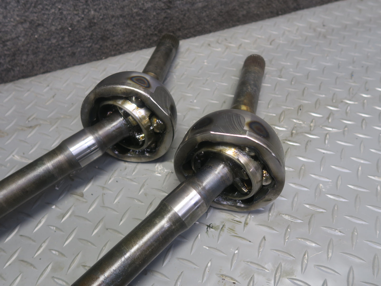 1992 Toyota Land Cruiser FJ80 Front Suspension Axle Shaft w Spindle Knuckle Set