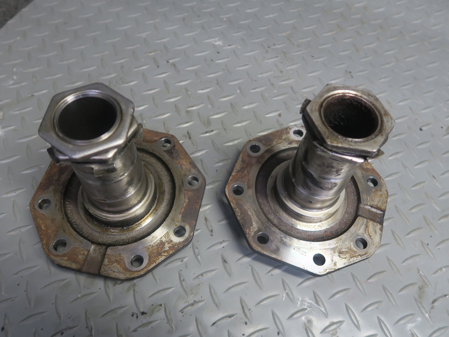 1992 Toyota Land Cruiser FJ80 Front Suspension Axle Shaft w Spindle Knuckle Set