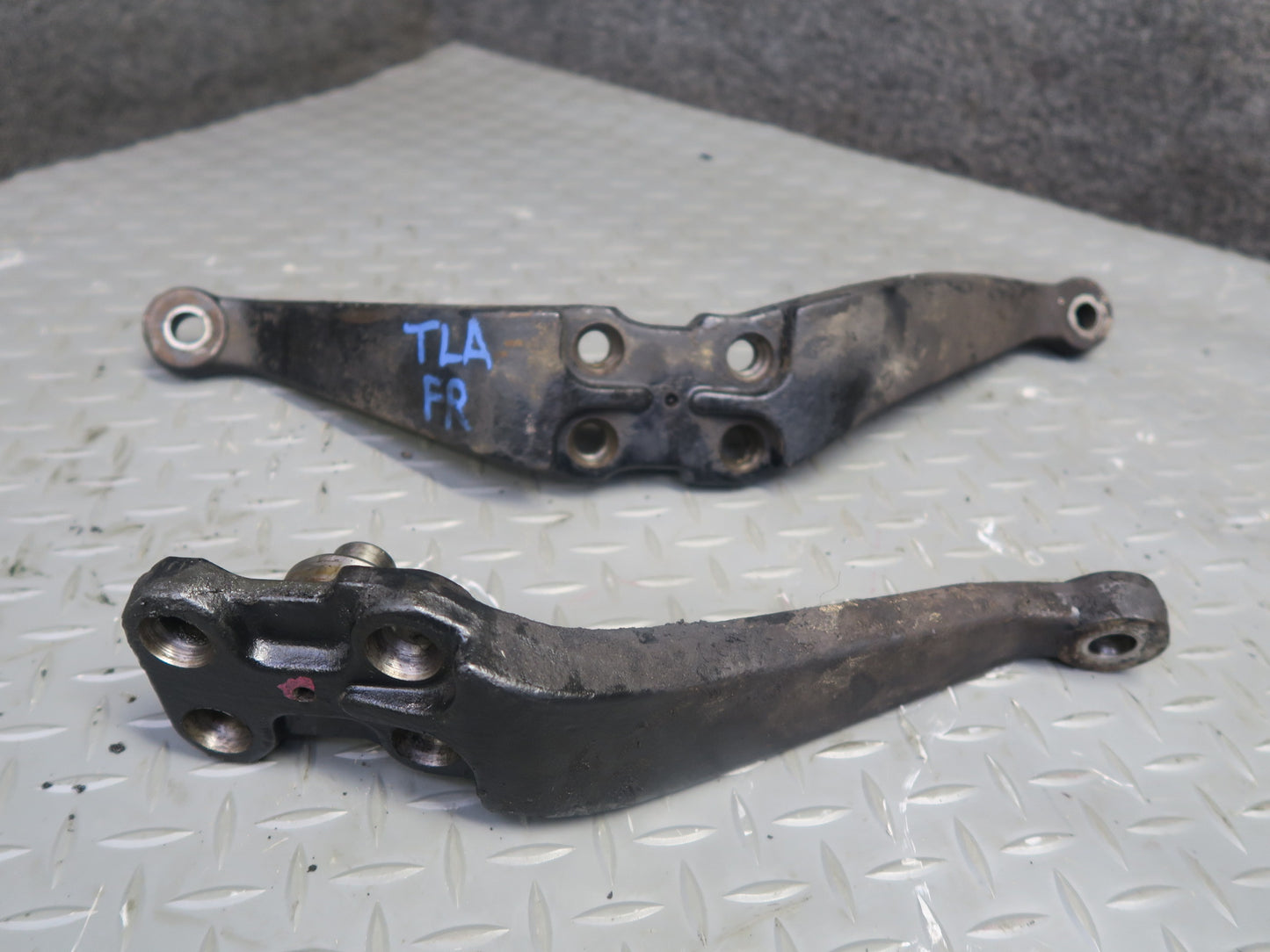 1992 Toyota Land Cruiser FJ80 Front Suspension Axle Shaft w Spindle Knuckle Set