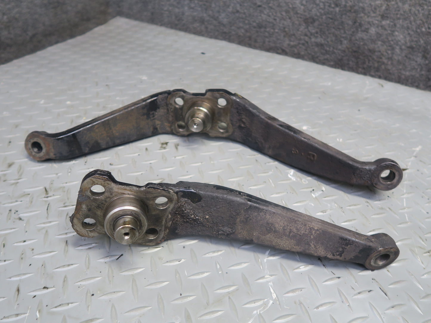 1992 Toyota Land Cruiser FJ80 Front Suspension Axle Shaft w Spindle Knuckle Set