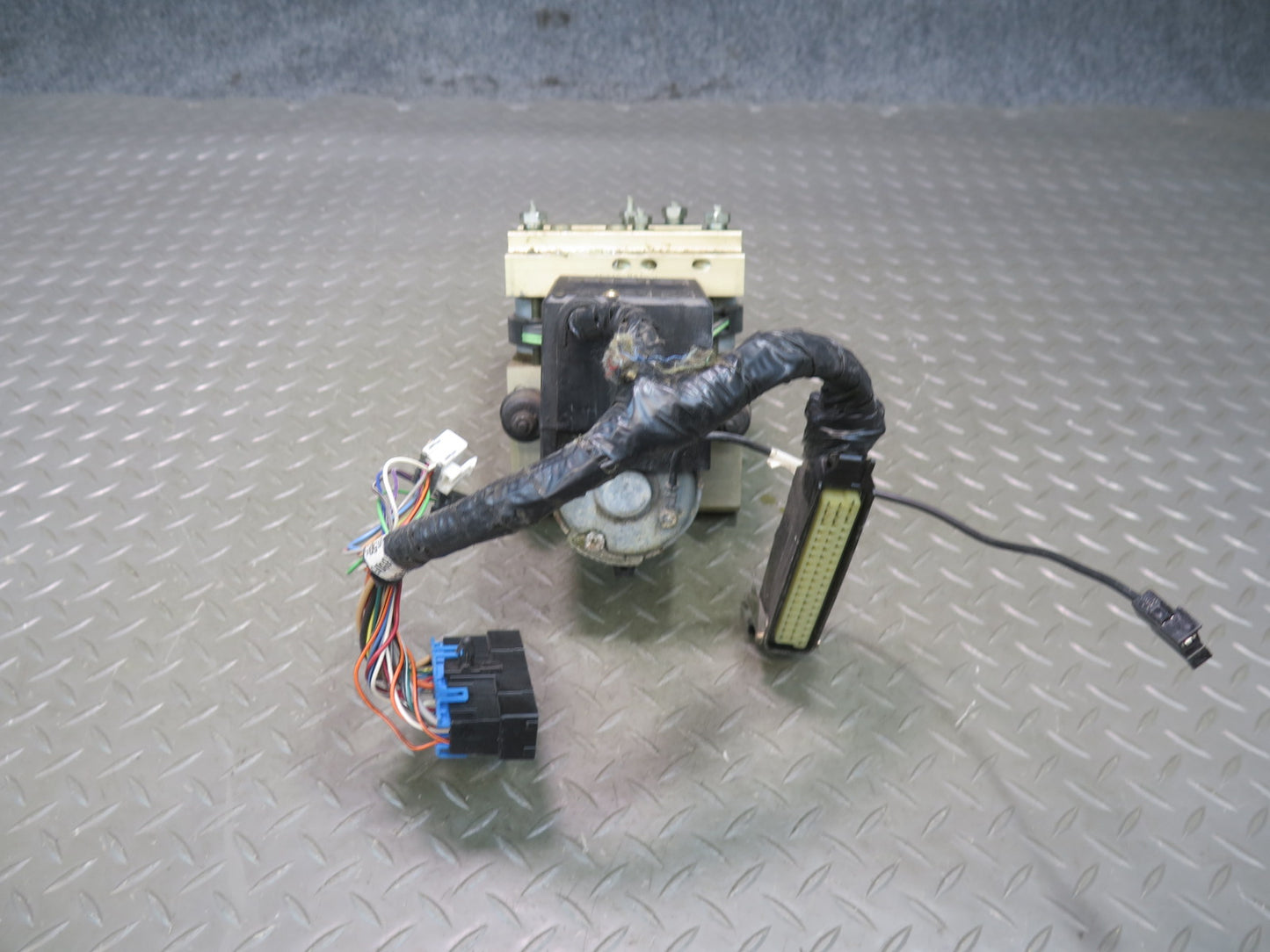92-94 Chevrolet Corvette C4 Anti Lock Brake ABS Pump Module Unit 77K Miles OEM