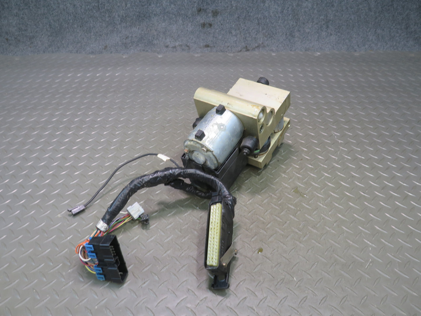 92-94 Chevrolet Corvette C4 Anti Lock Brake ABS Pump Module Unit 77K Miles OEM