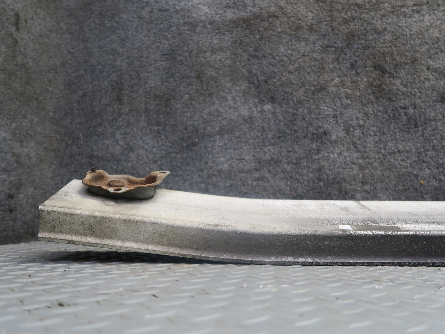 01-05 Lexus JCE10L IS300 Sedan Rear Bumper Impact Reinforcement Bar OEM