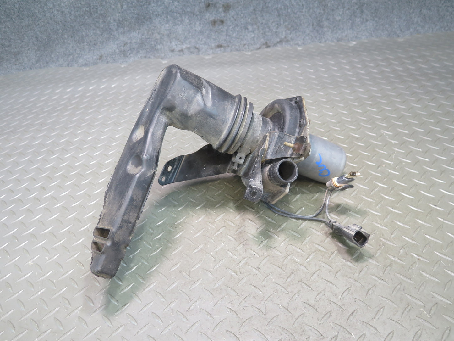 92-93 Chevrolet Corvette C4 Secondary Air Injection Smog Pump w Duct OEM