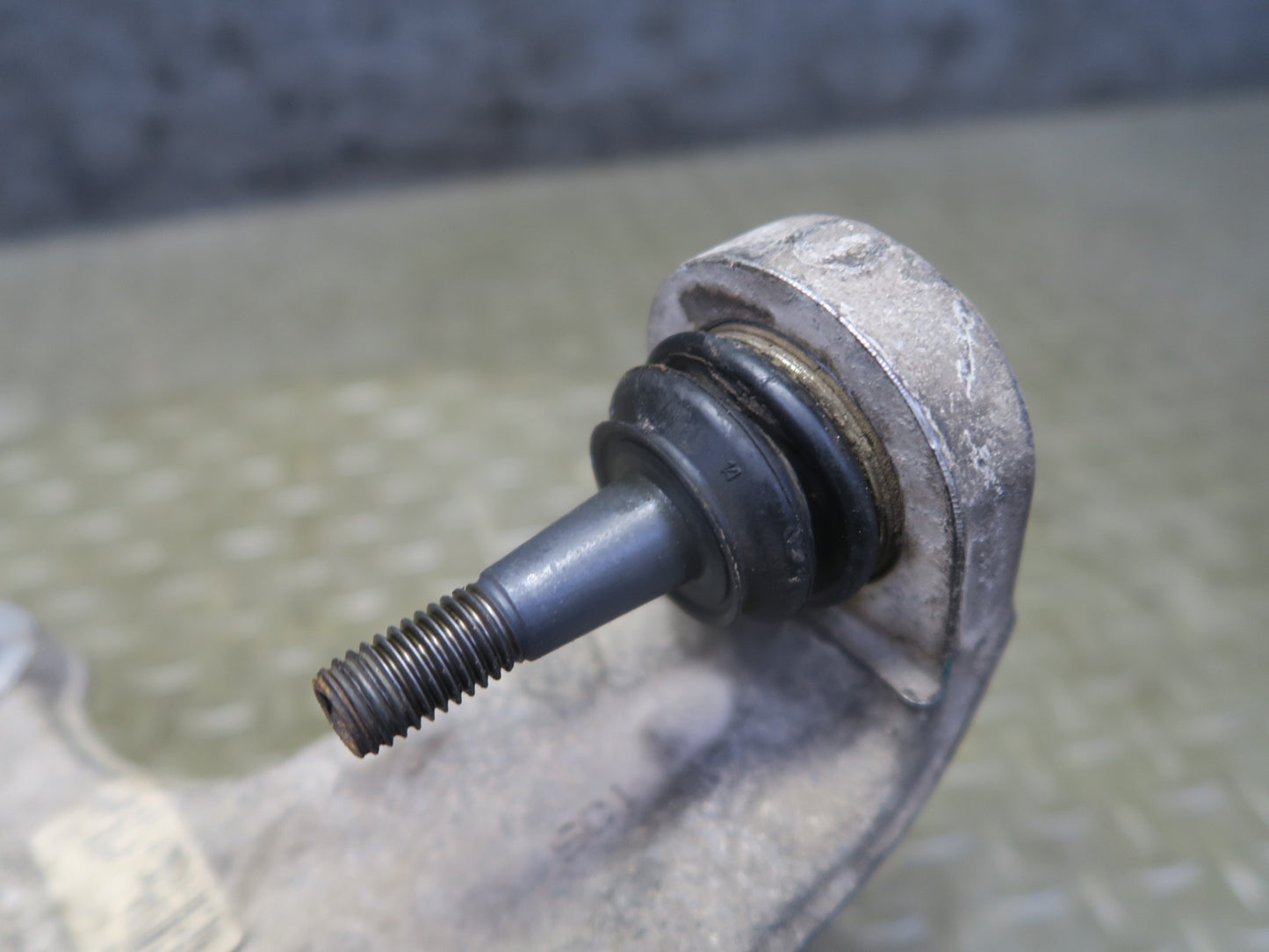 2004-2008 Cadillac XLR Rear Right Pass Side Spindle Knuckle Wheel Hub Bearing