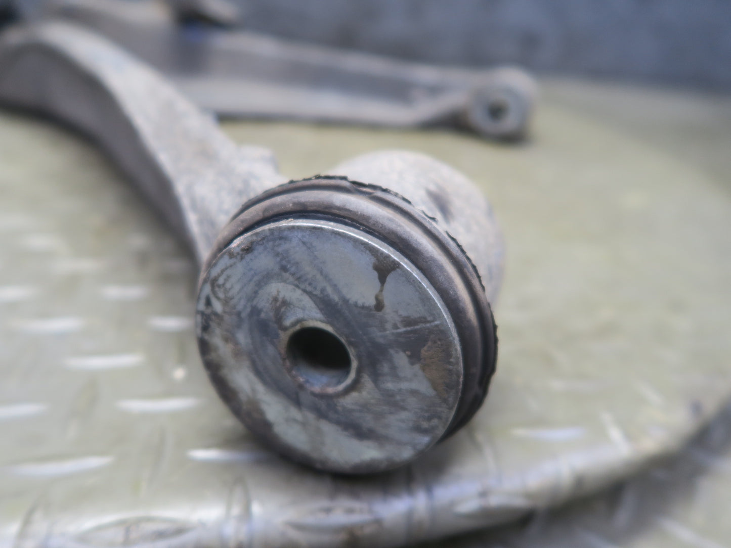 2004-2009 Cadillac XLR Front Left Suspension Lower Control Arm 10307579