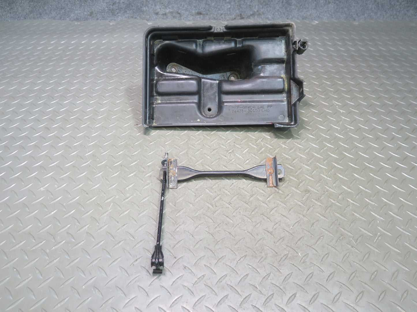98-05 Lexus UZS161L GS430 GS300 GS400 Battery Tray Base Holder Bracket Set OEM