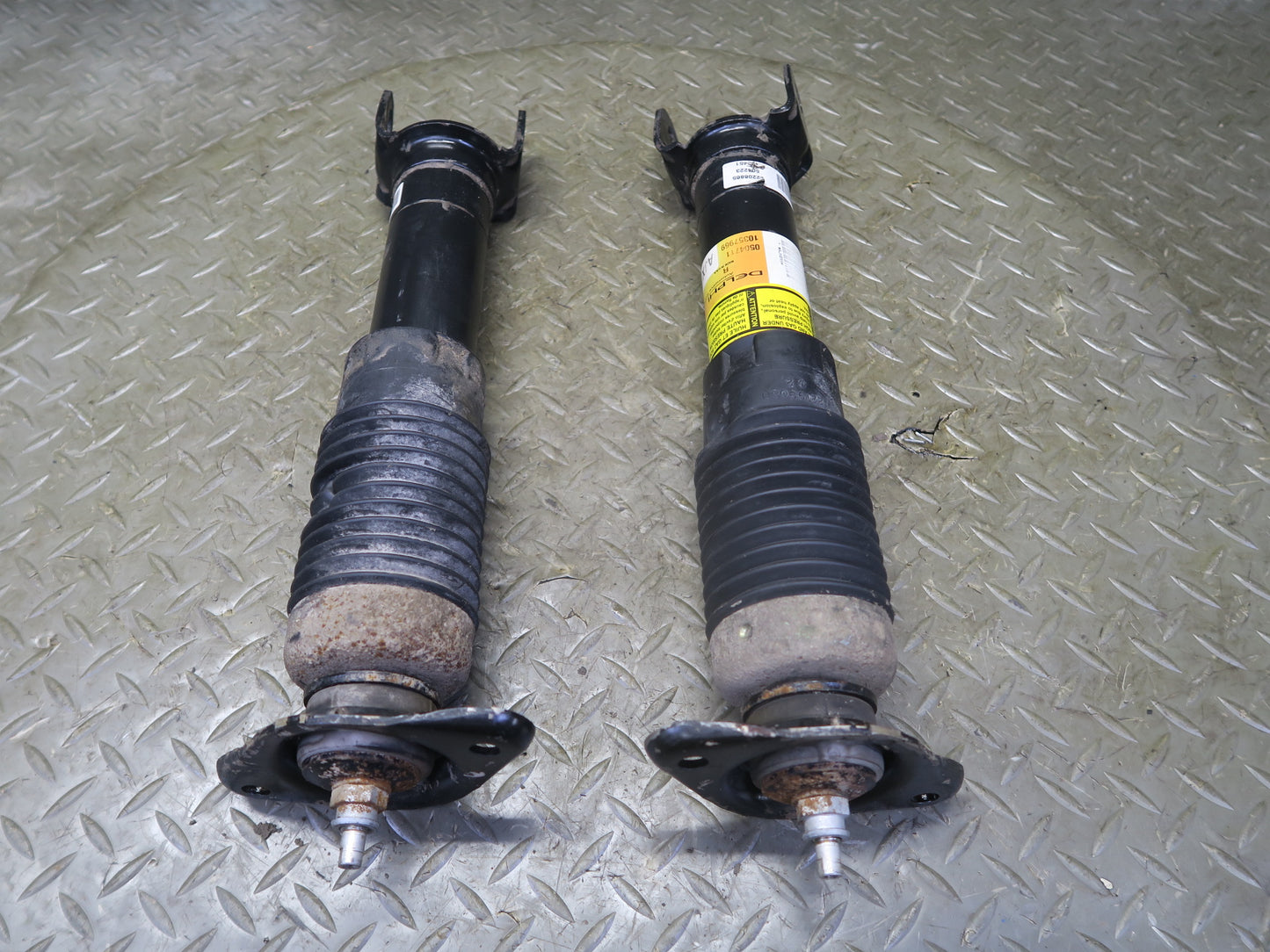 2004-2005 Cadillac XLR Rear Right & Left Side Shock Strut Absorber Set