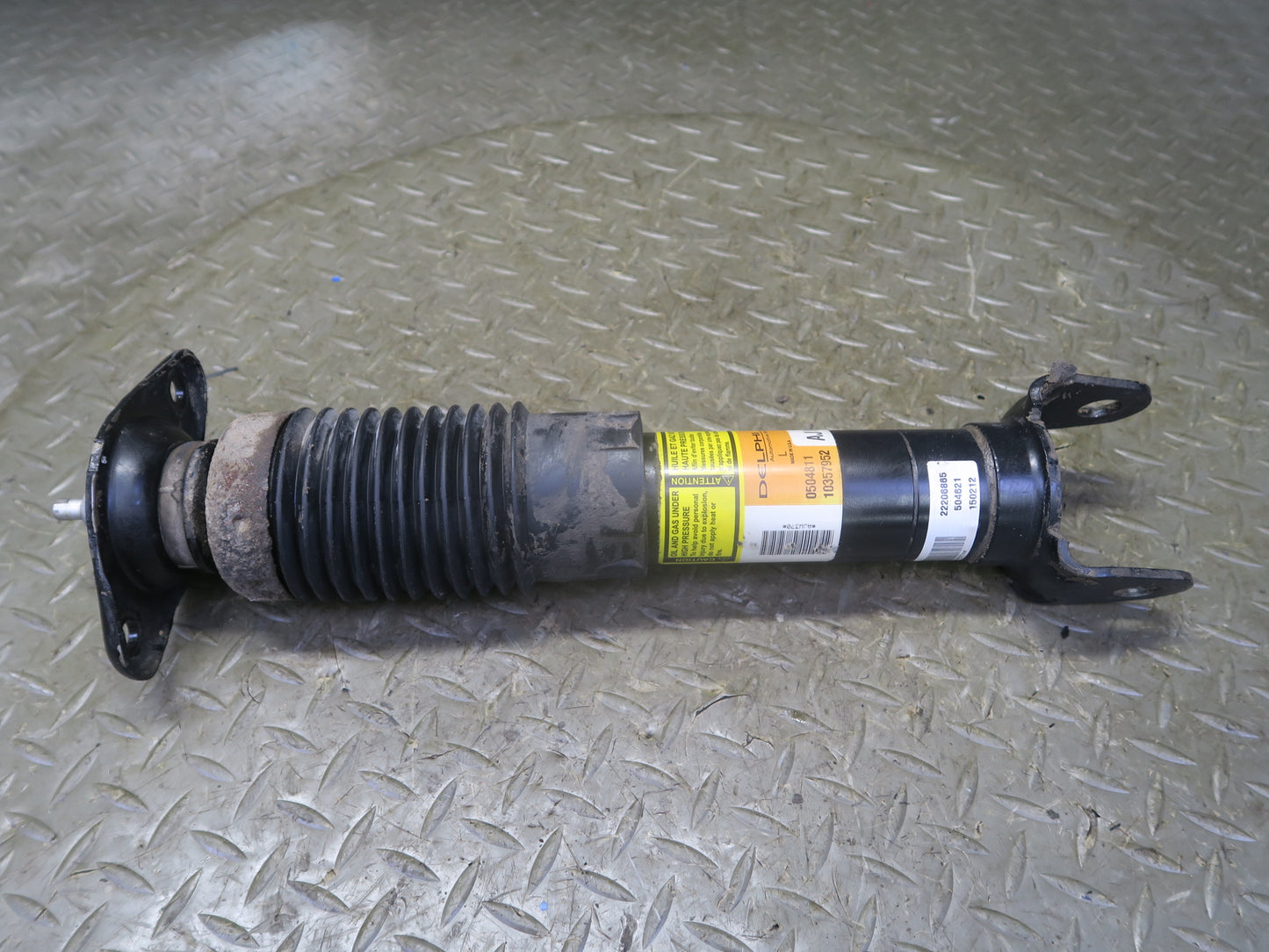 2004-2005 Cadillac XLR Rear Right & Left Side Shock Strut Absorber Set