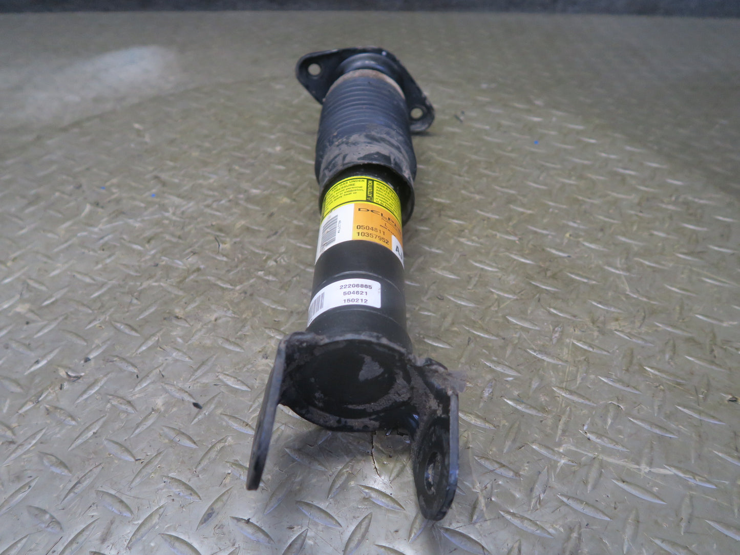 2004-2005 Cadillac XLR Rear Right & Left Side Shock Strut Absorber Set