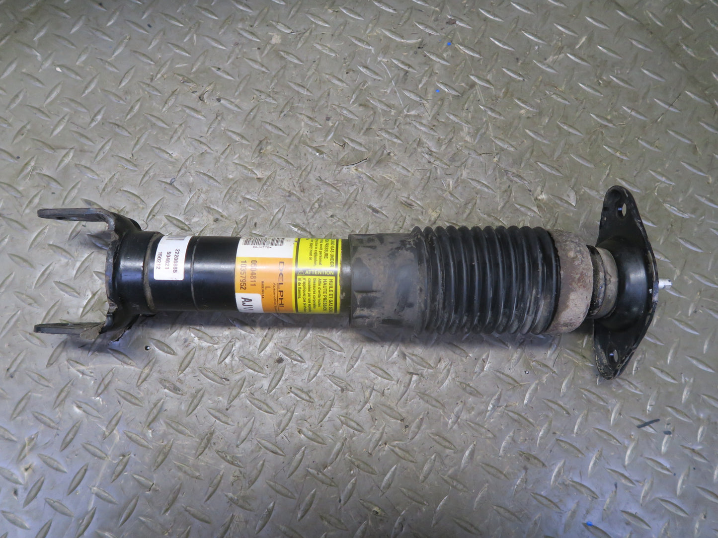 2004-2005 Cadillac XLR Rear Right & Left Side Shock Strut Absorber Set