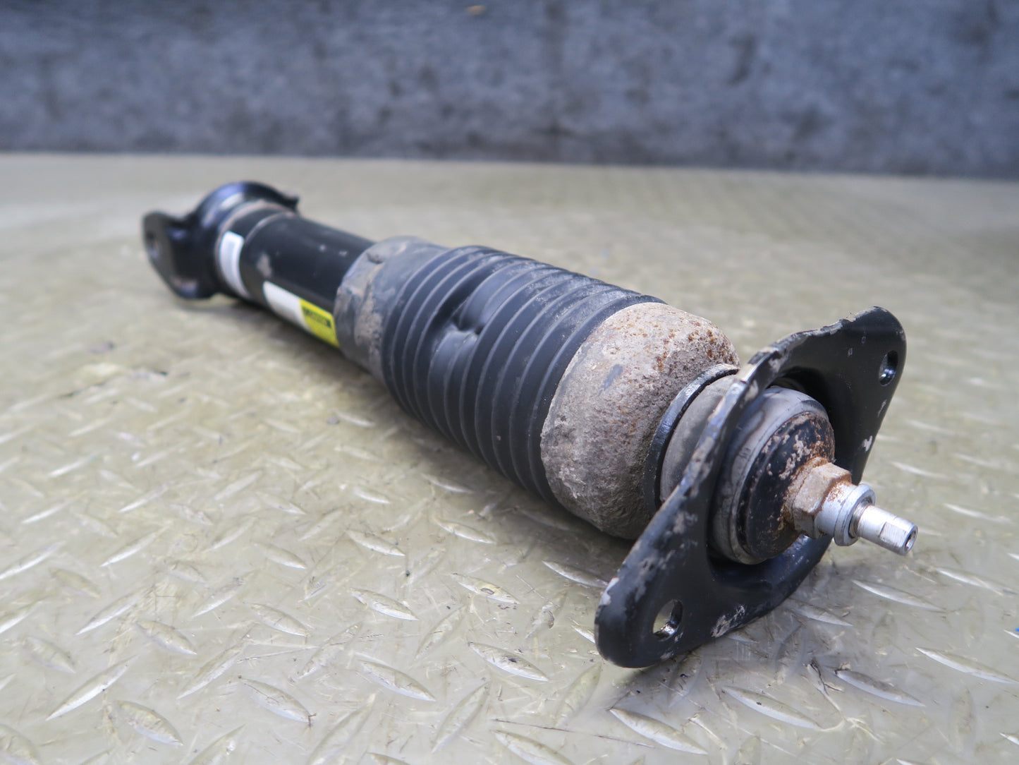 2004-2005 Cadillac XLR Rear Right & Left Side Shock Strut Absorber Set