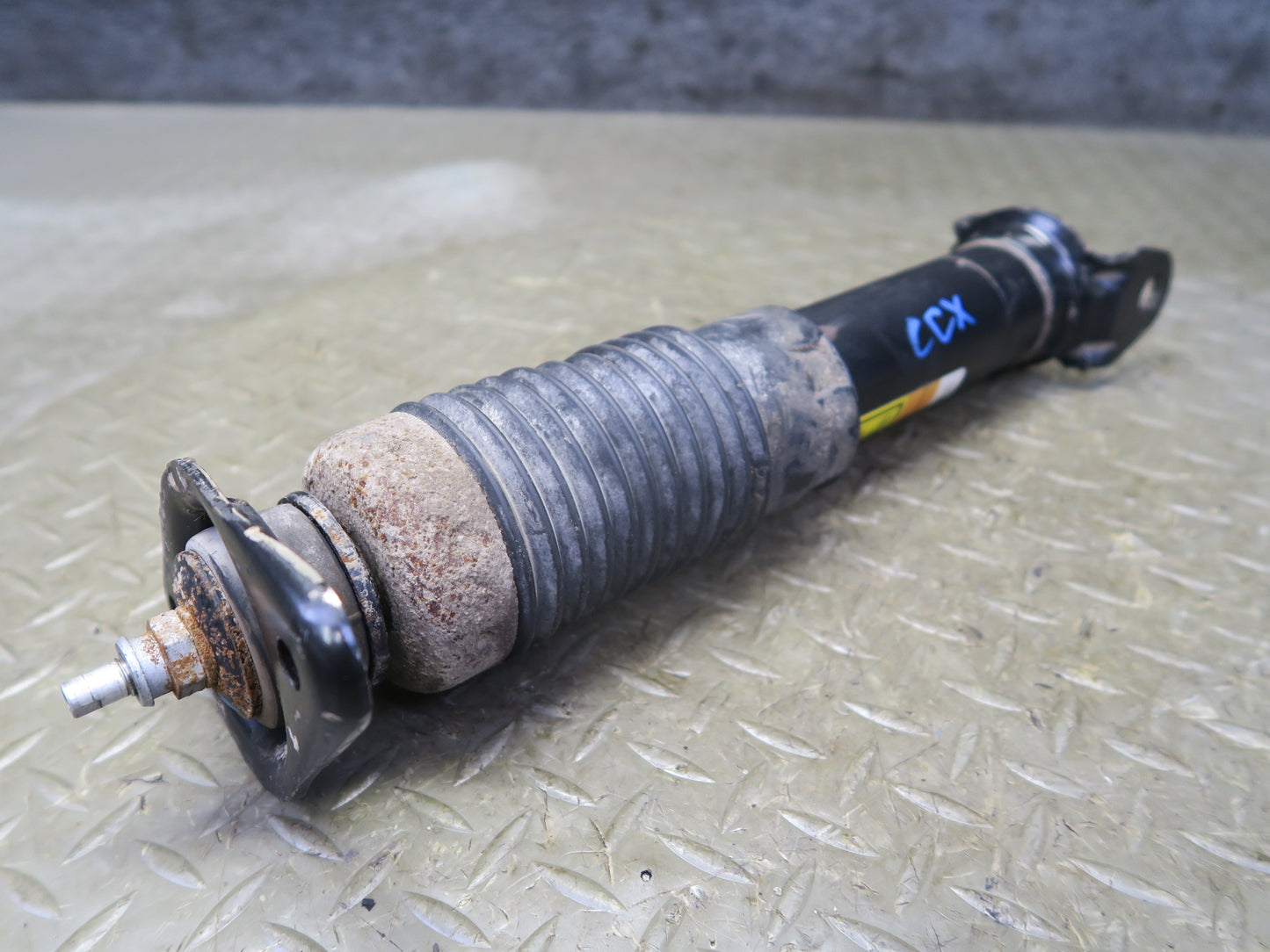 2004-2005 Cadillac XLR Rear Right & Left Side Shock Strut Absorber Set