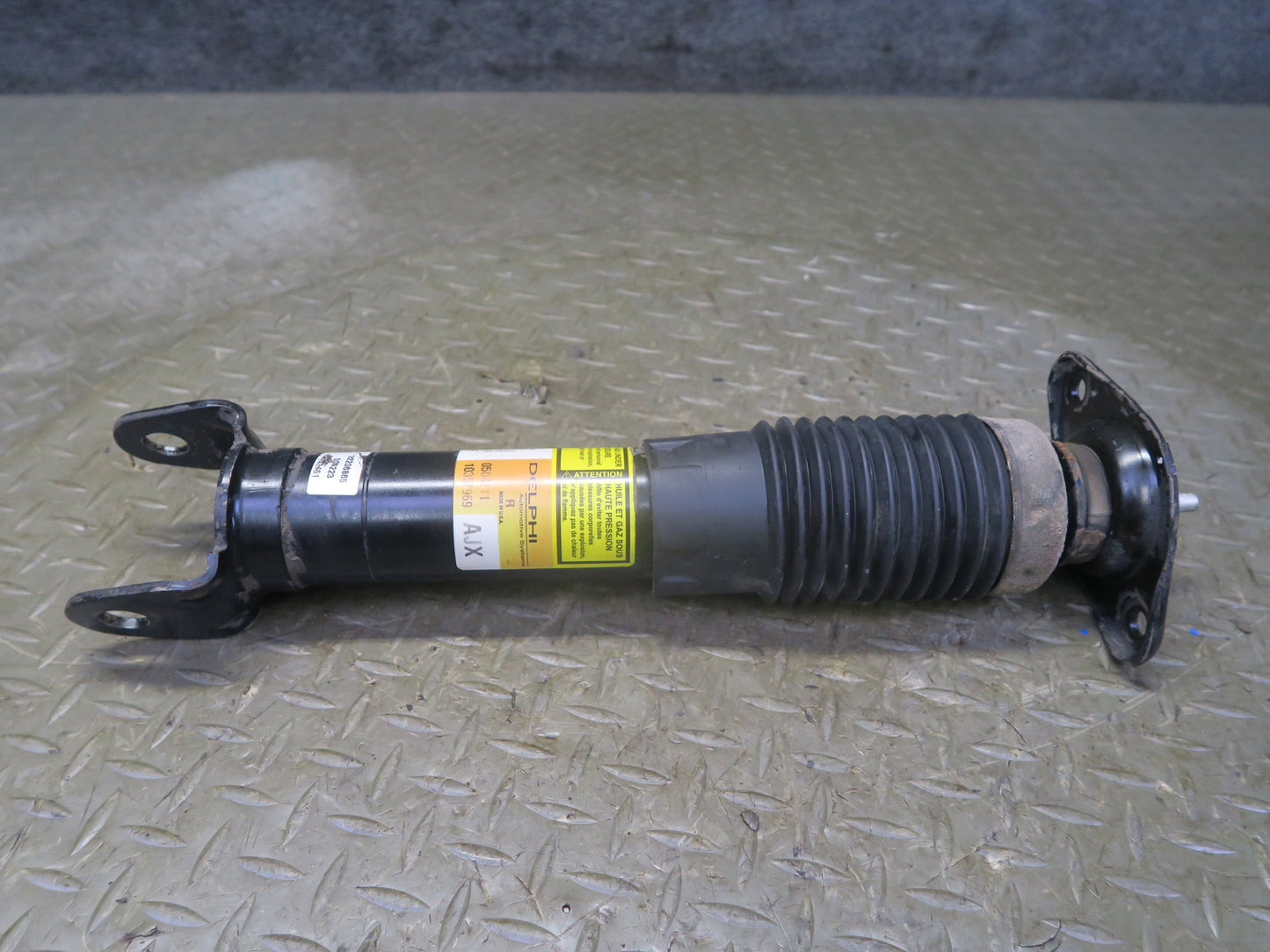 2004-2005 Cadillac XLR Rear Right & Left Side Shock Strut Absorber Set