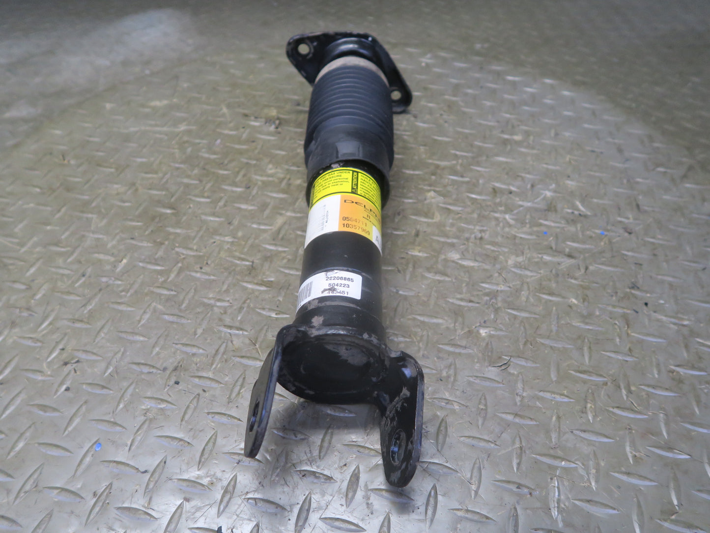 2004-2005 Cadillac XLR Rear Right & Left Side Shock Strut Absorber Set