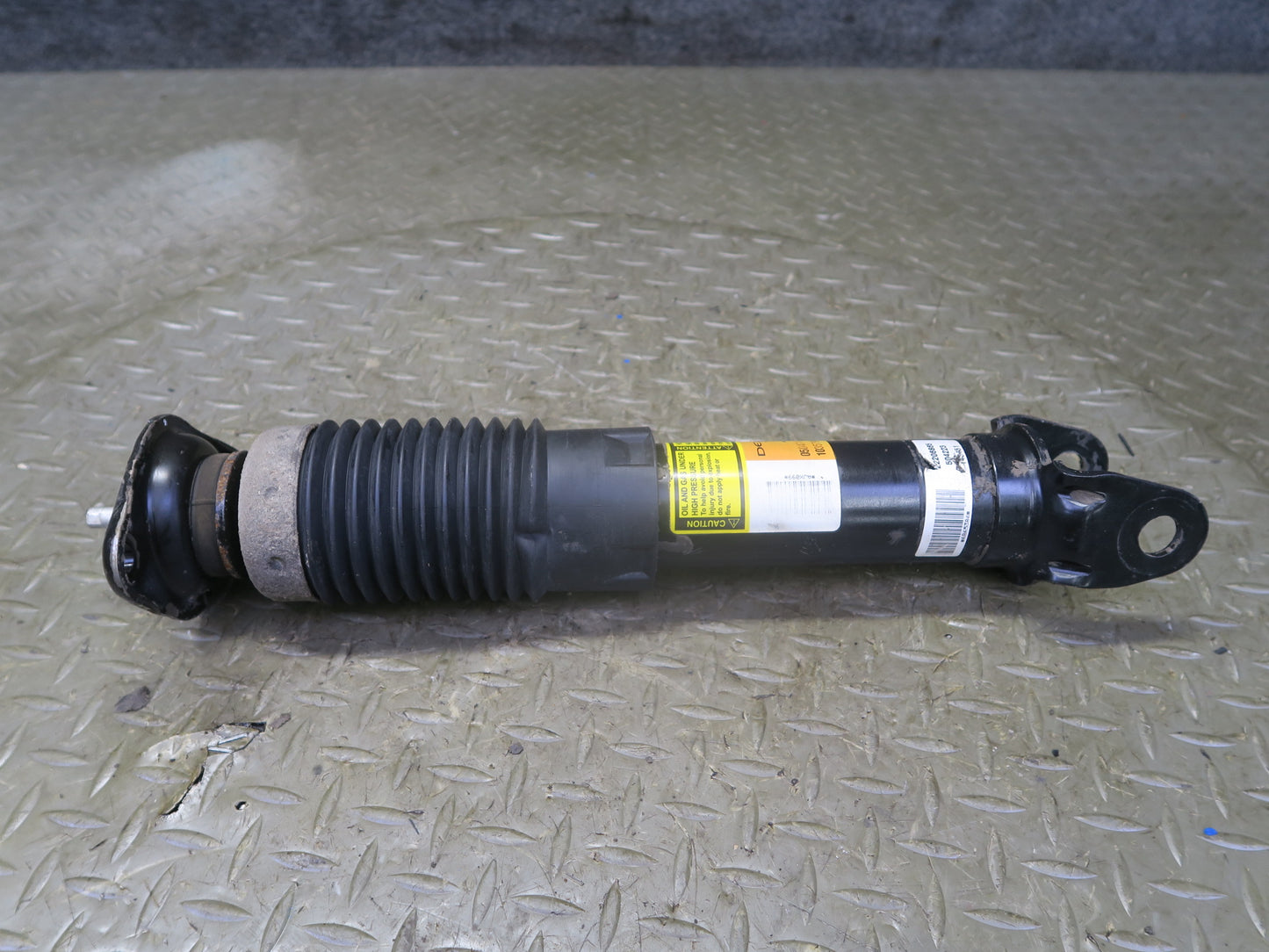 2004-2005 Cadillac XLR Rear Right & Left Side Shock Strut Absorber Set