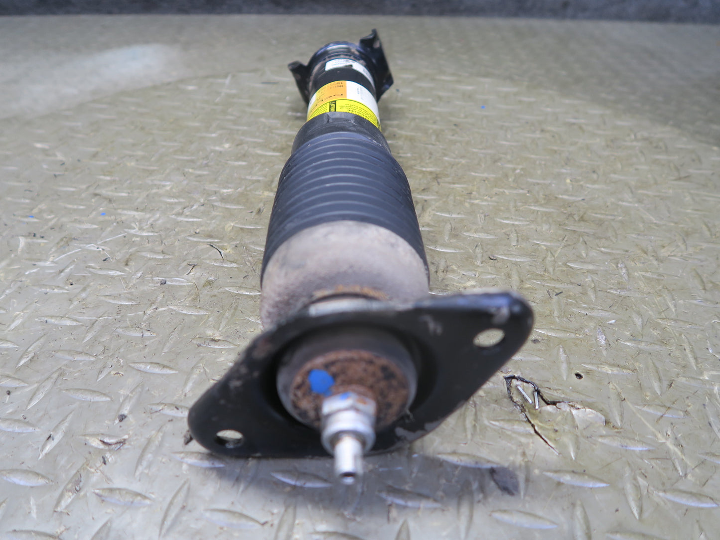 2004-2005 Cadillac XLR Rear Right & Left Side Shock Strut Absorber Set