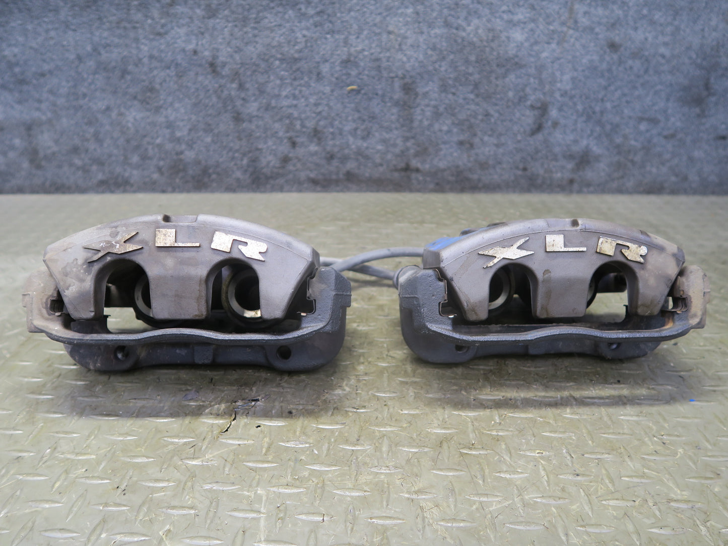 2004-2009 Cadillac XLR RWD Front Left & Right Side Brake Caliper Set of 2