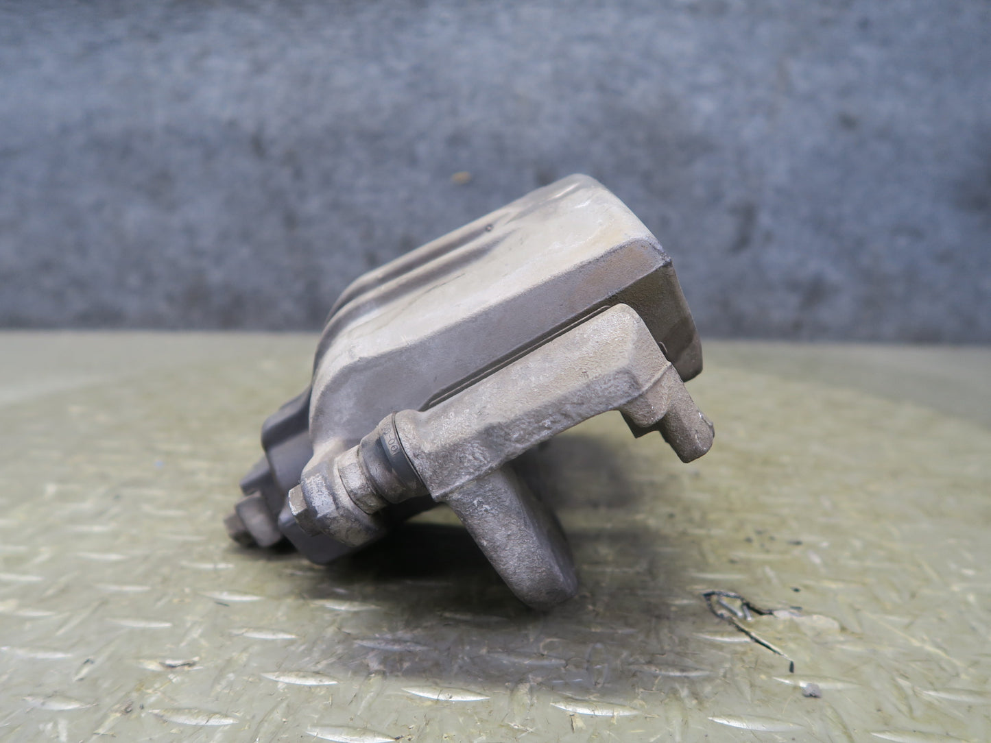 2004-2009 Cadillac XLR RWD Front Left & Right Side Brake Caliper Set of 2