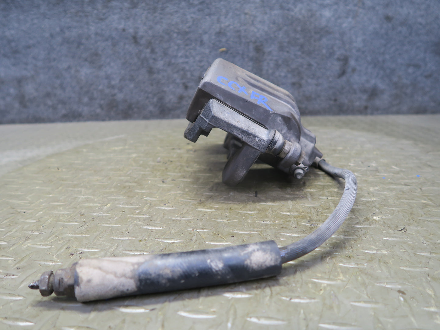 2004-2009 Cadillac XLR RWD Front Left & Right Side Brake Caliper Set of 2