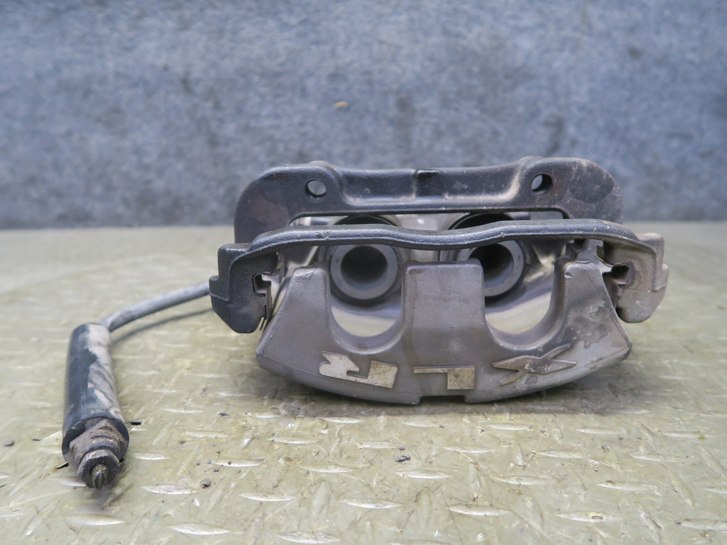 2004-2009 Cadillac XLR RWD Front Left & Right Side Brake Caliper Set of 2