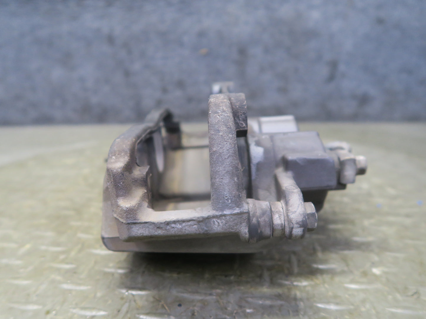 2004-2009 Cadillac XLR RWD Front Left & Right Side Brake Caliper Set of 2