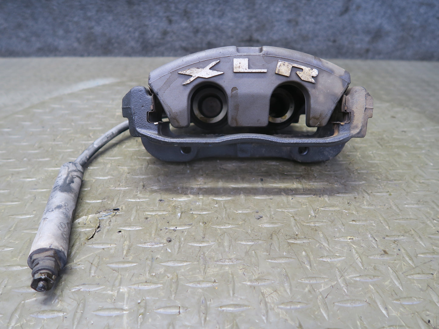 2004-2009 Cadillac XLR RWD Front Left & Right Side Brake Caliper Set of 2