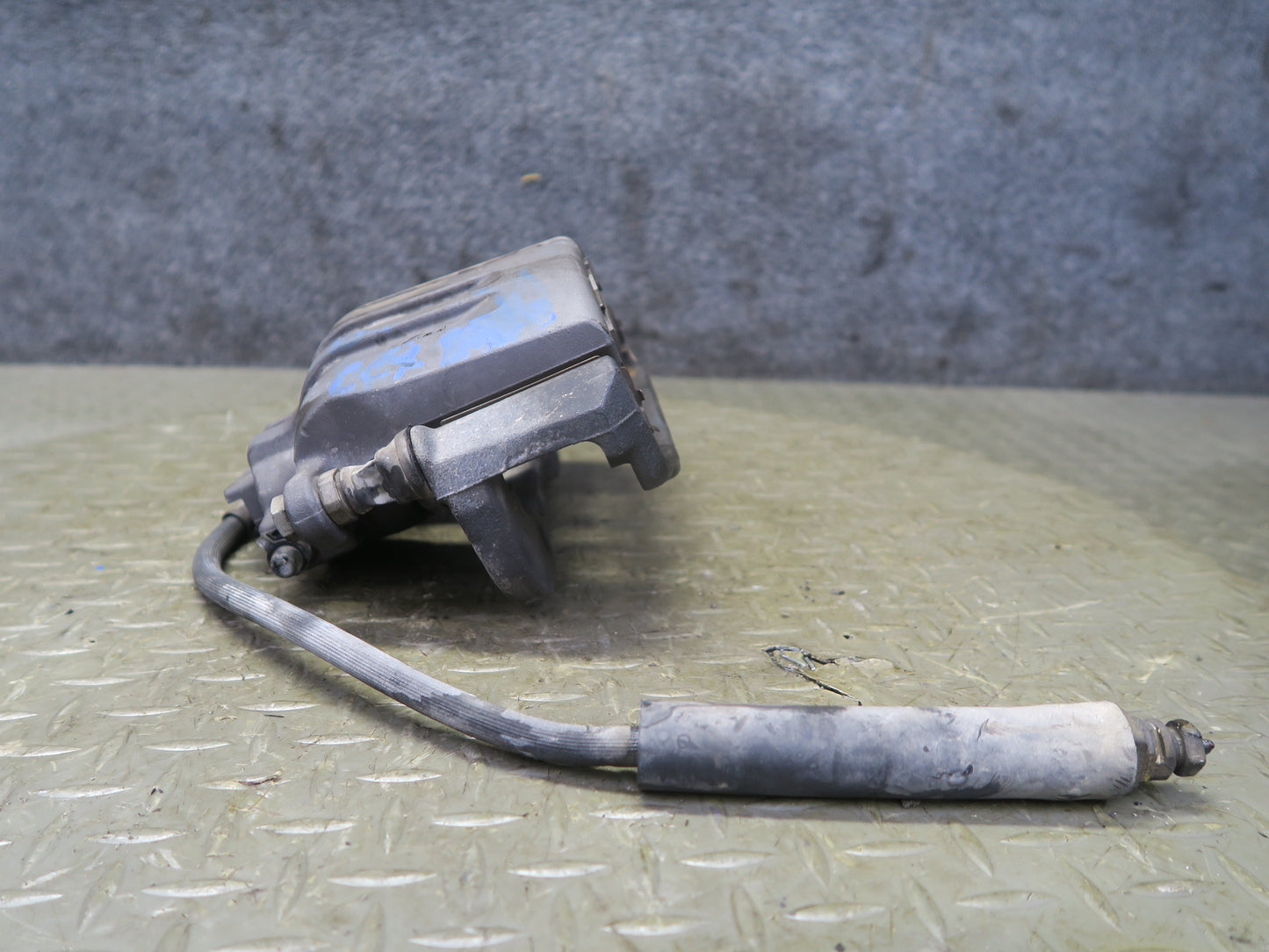 2004-2009 Cadillac XLR RWD Front Left & Right Side Brake Caliper Set of 2