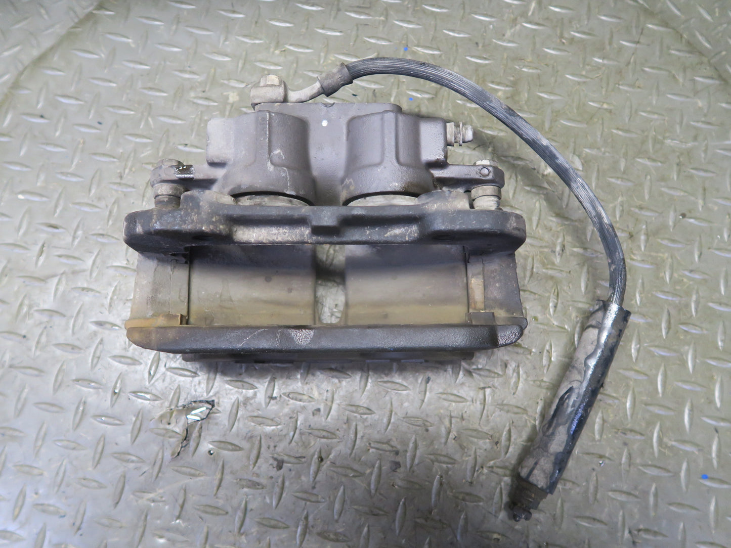 2004-2009 Cadillac XLR RWD Front Left & Right Side Brake Caliper Set of 2