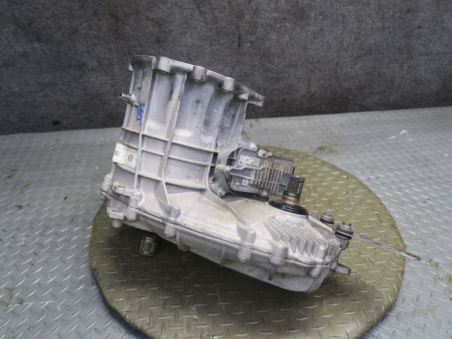 2016-2018 Porsche Cayenne Turbo S 958.2 4.8L Transfer Case Box w Motor 958341042