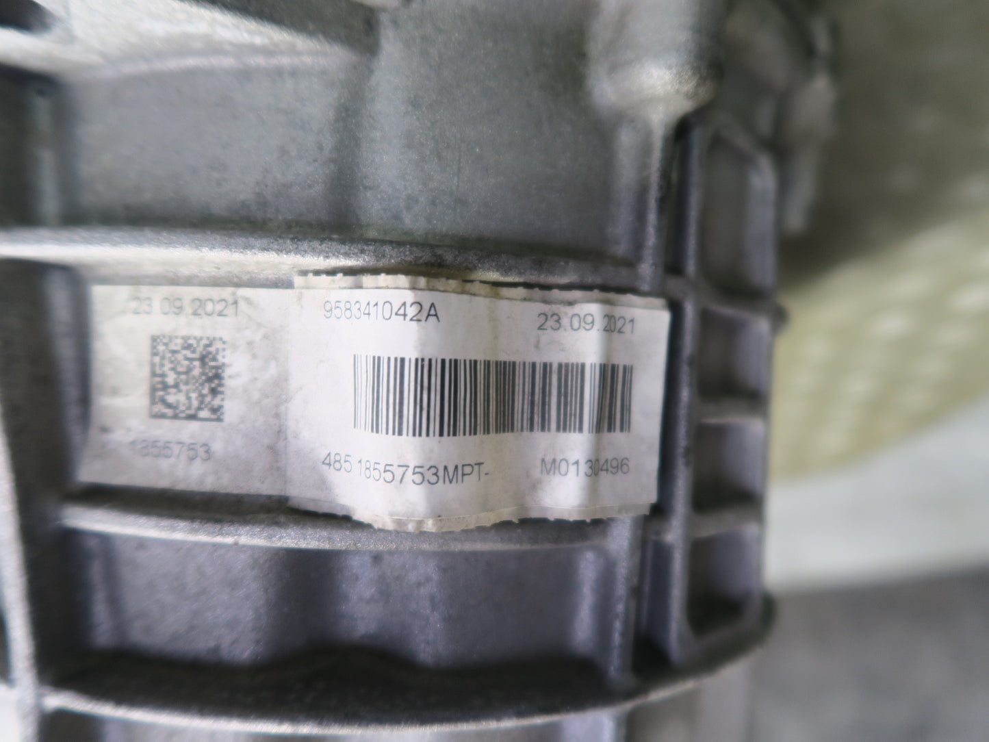 2016-2018 Porsche Cayenne Turbo S 958.2 4.8L Transfer Case Box w Motor 958341042