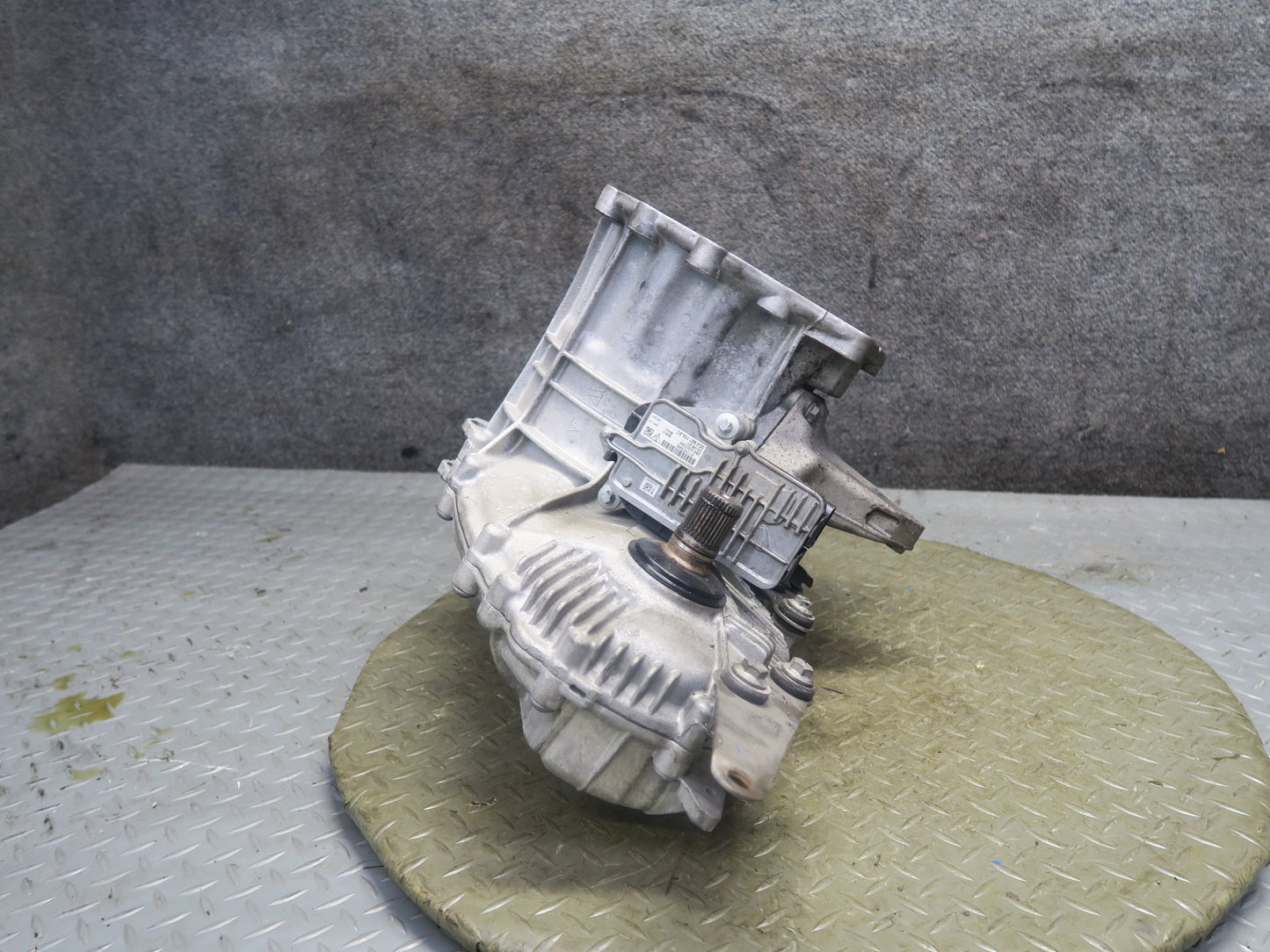 2016-2018 Porsche Cayenne Turbo S 958.2 4.8L Transfer Case Box w Motor 958341042