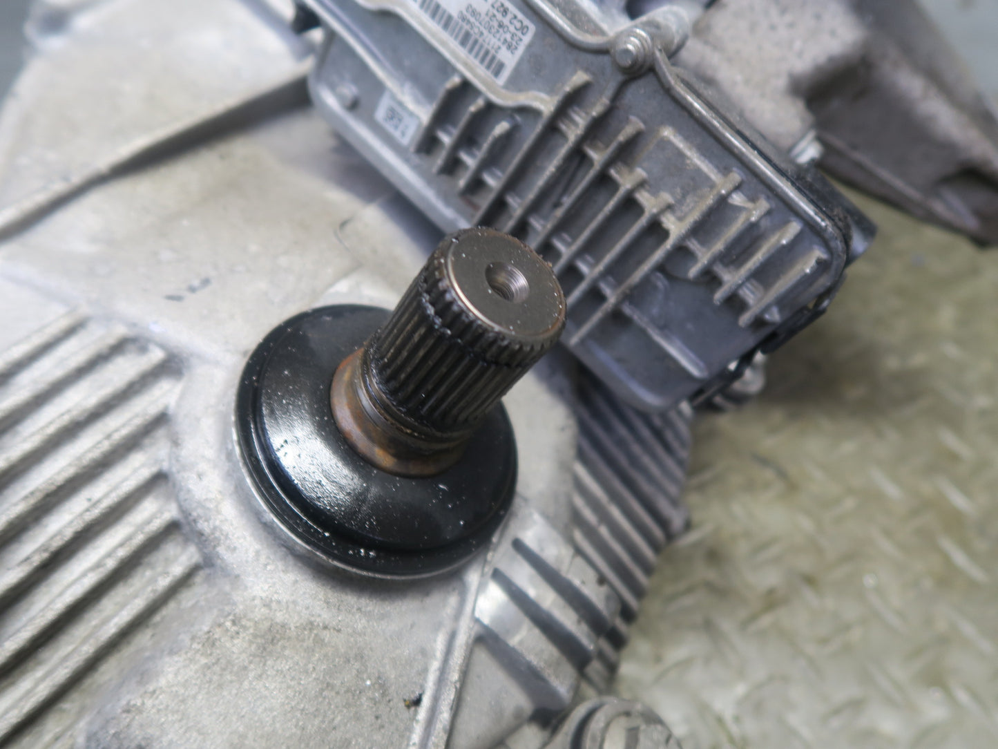 2016-2018 Porsche Cayenne Turbo S 958.2 4.8L Transfer Case Box w Motor 958341042