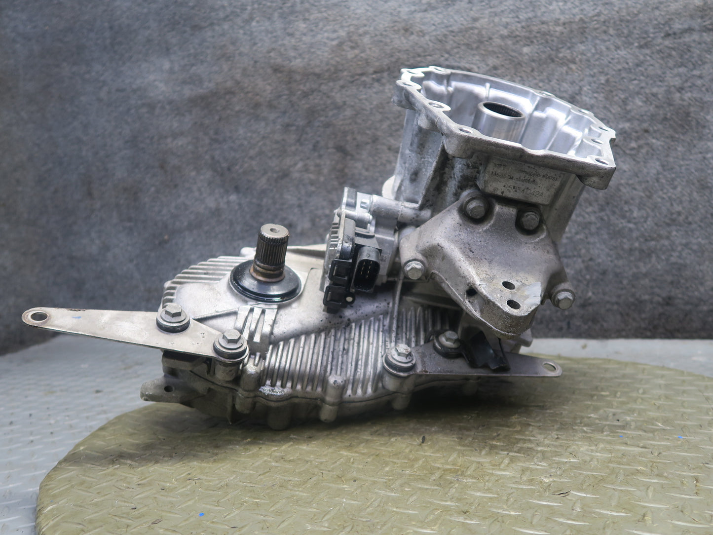 2016-2018 Porsche Cayenne Turbo S 958.2 4.8L Transfer Case Box w Motor 958341042