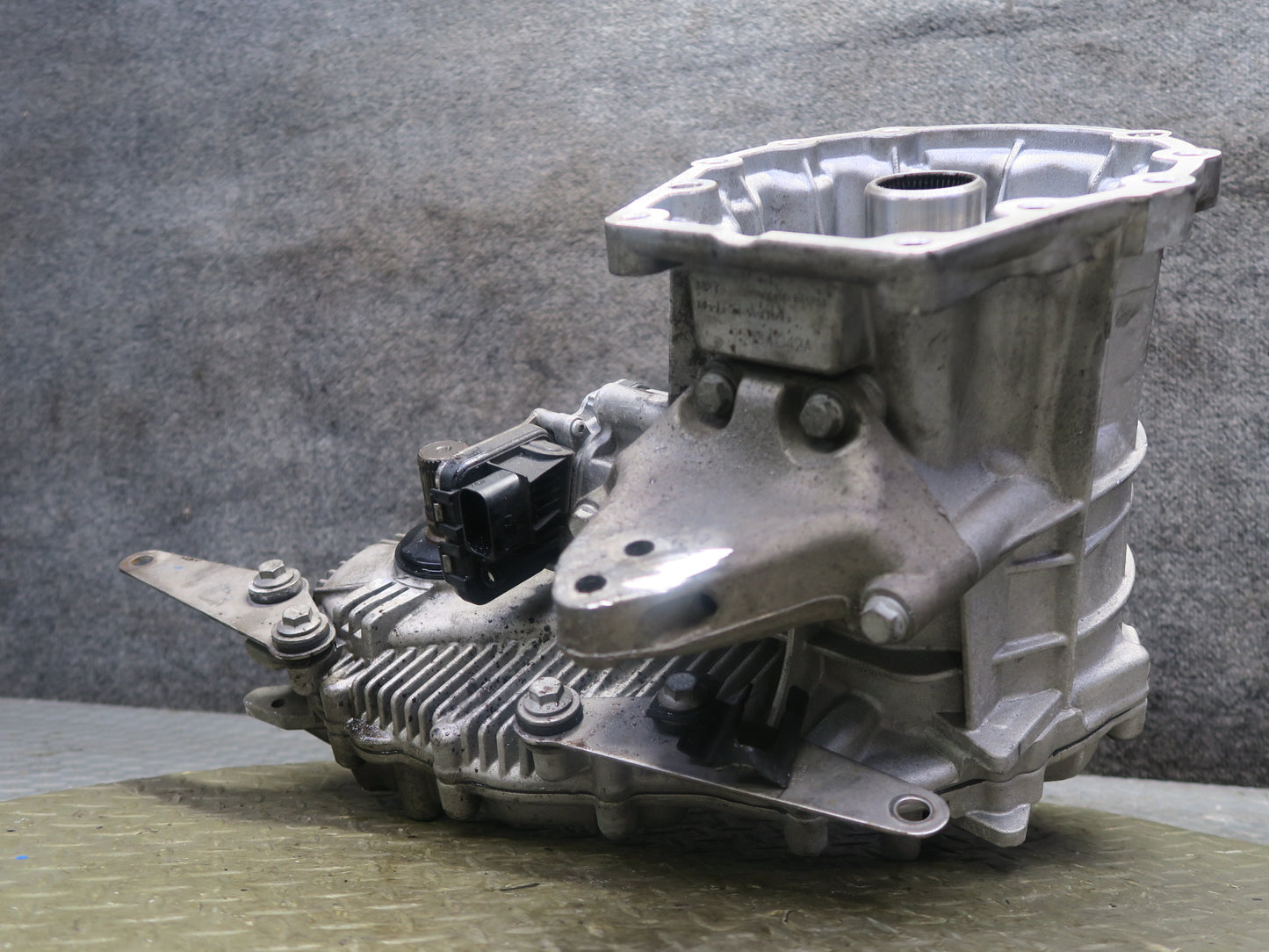 2016-2018 Porsche Cayenne Turbo S 958.2 4.8L Transfer Case Box w Motor 958341042